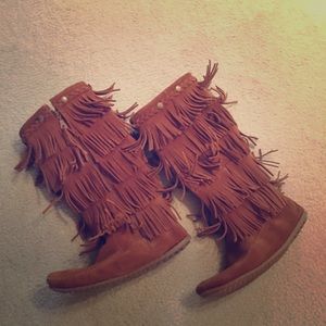 Women’s Minnetonka Fringe Boots size 11